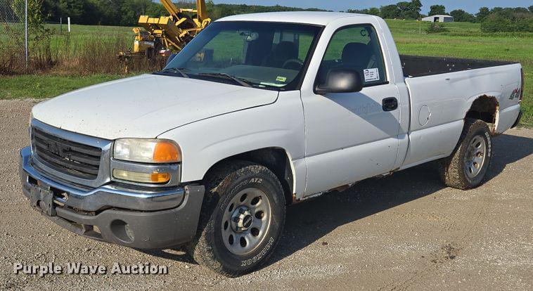 Image of GMC Sierra 1500 Primary image