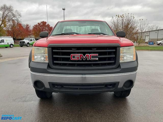 Image of GMC Sierra 1500 equipment image 1