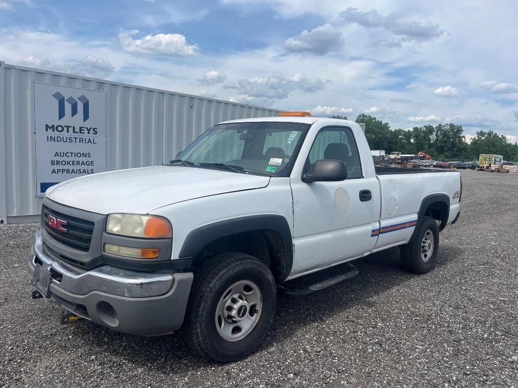 2007 GMC 2500HD Equipment Image0