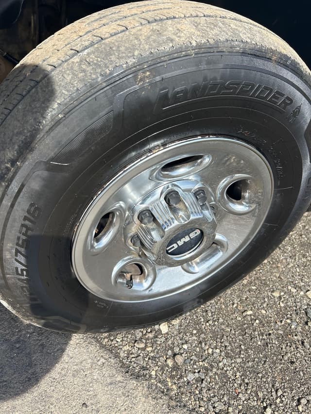 Image of GMC 2500HD equipment image 4