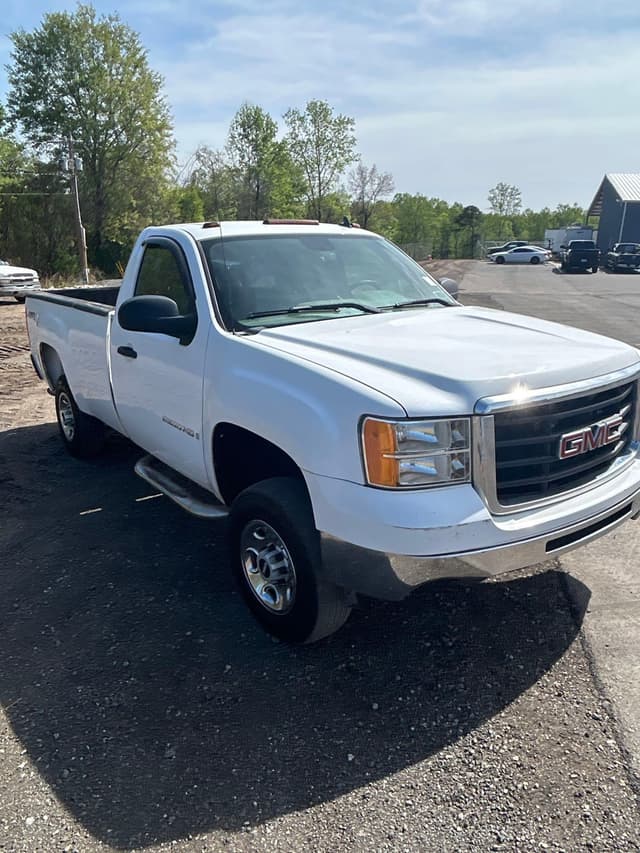 Image of GMC 2500HD equipment image 1