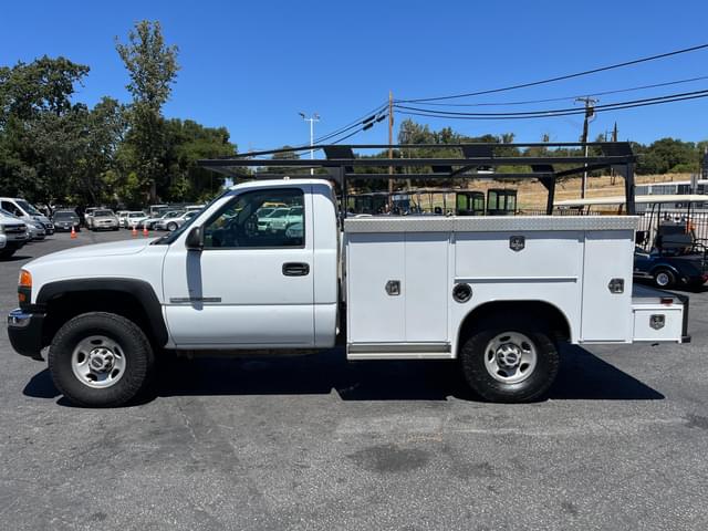 Image of GMC 2500HD equipment image 2