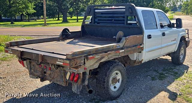 Image of GMC 2500HD equipment image 4