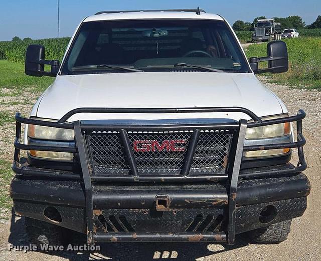 Image of GMC 2500HD equipment image 1