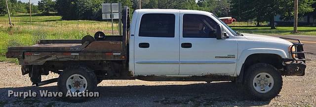 Image of GMC 2500HD equipment image 3