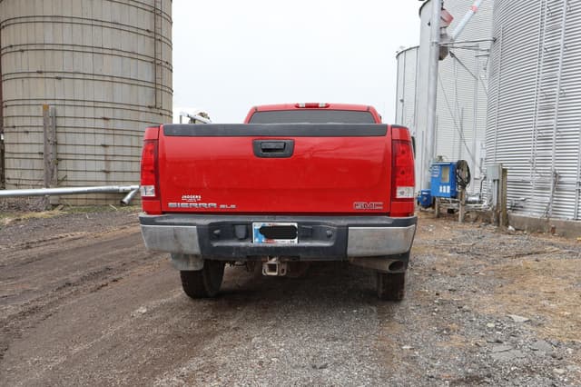 Image of GMC 2500HD equipment image 2