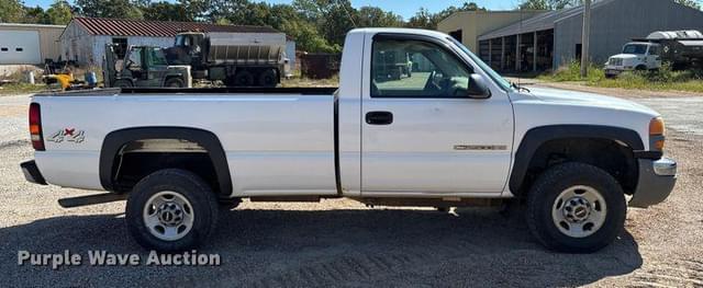 Image of GMC 2500HD equipment image 3