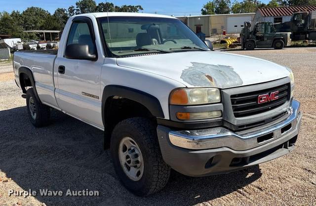 Image of GMC 2500HD equipment image 2