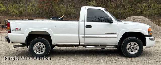 Image of GMC 2500HD equipment image 3