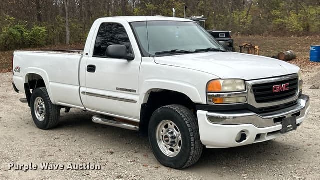 Image of GMC 2500HD equipment image 2