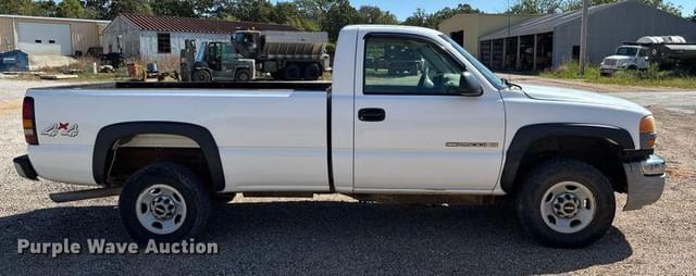 Image of GMC 2500HD equipment image 3