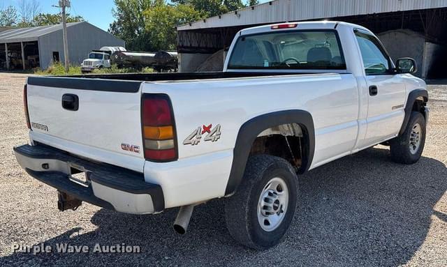 Image of GMC 2500HD equipment image 4