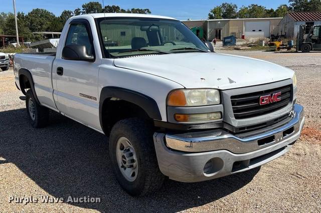 Image of GMC 2500HD equipment image 2