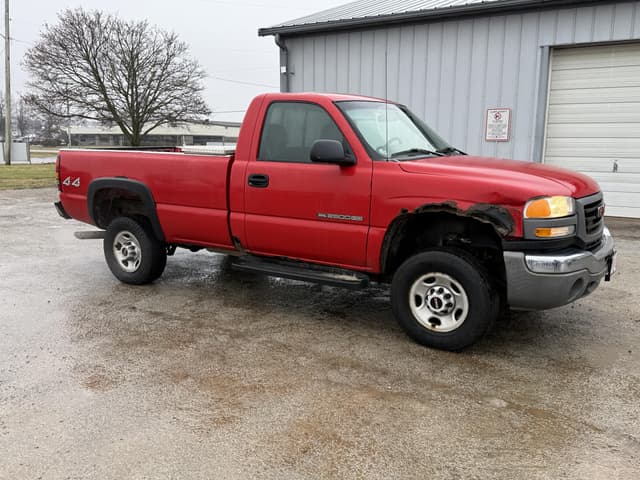 Image of GMC 2500HD equipment image 2