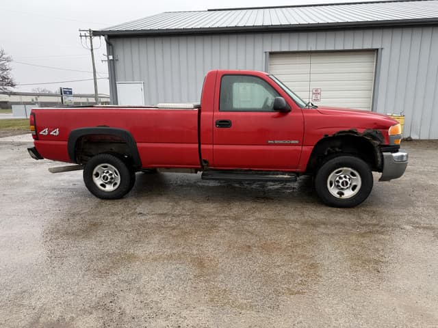 Image of GMC 2500HD equipment image 3