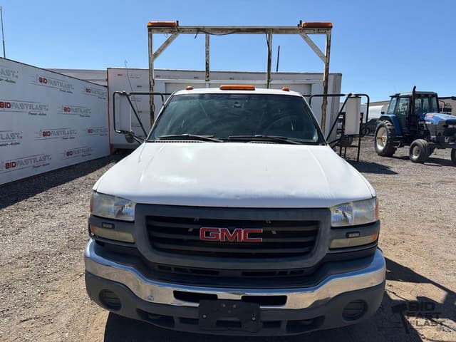 Image of GMC 3500 equipment image 1