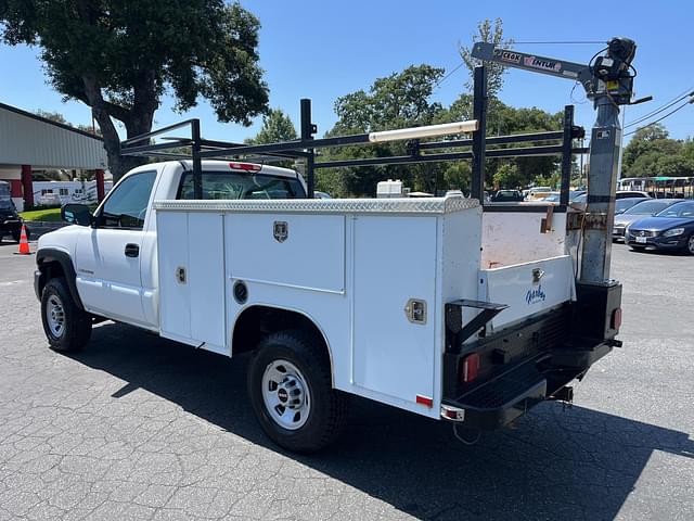 Image of GMC 3500 equipment image 3