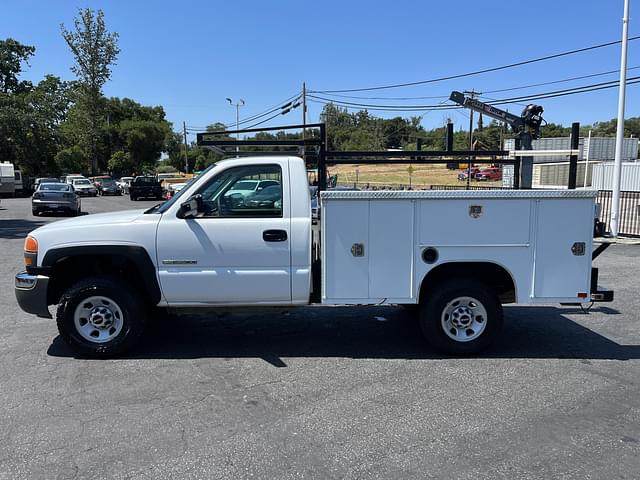 Image of GMC 3500 equipment image 2