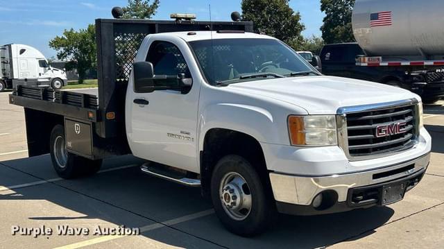Image of GMC 3500HD equipment image 2