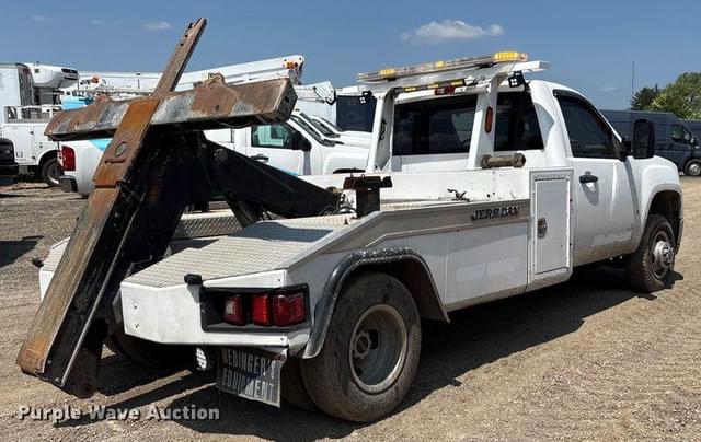 Image of GMC 3500HD equipment image 4
