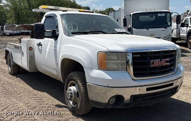 Image of GMC 3500HD equipment image 2