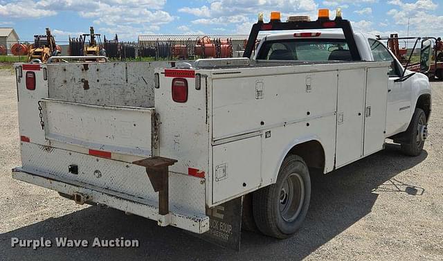 Image of GMC 3500HD equipment image 4