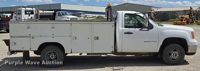 Image of GMC 3500HD equipment image 3