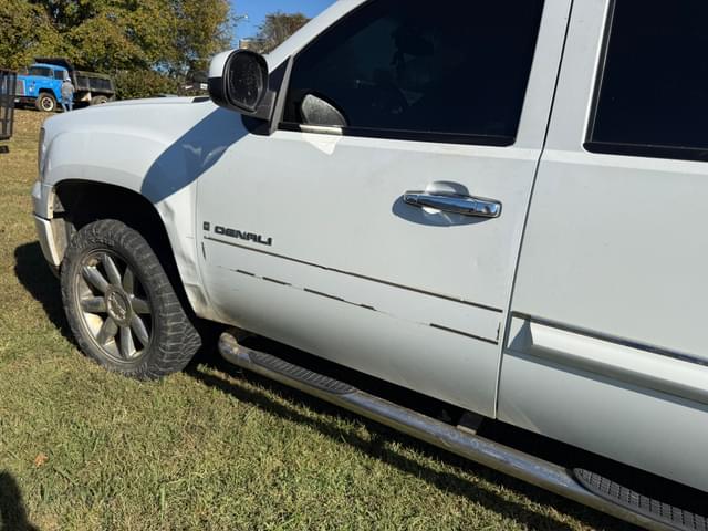 Image of GMC Sierra equipment image 4