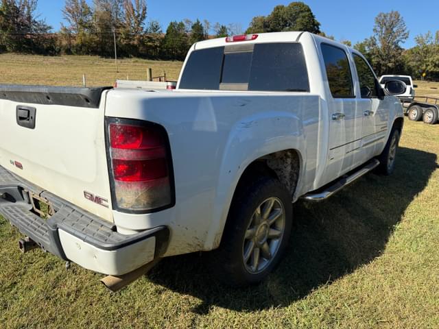Image of GMC Sierra equipment image 1
