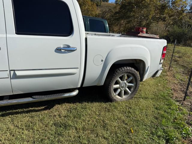 Image of GMC Sierra equipment image 3