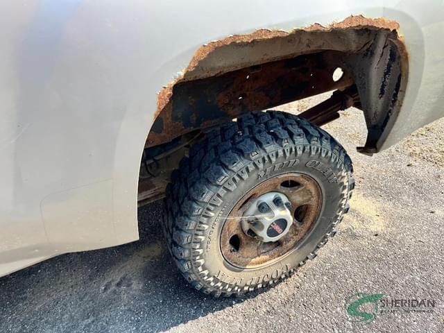 Image of GMC Sierra equipment image 4