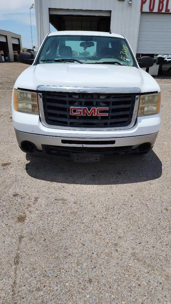 Image of GMC Sierra equipment image 2