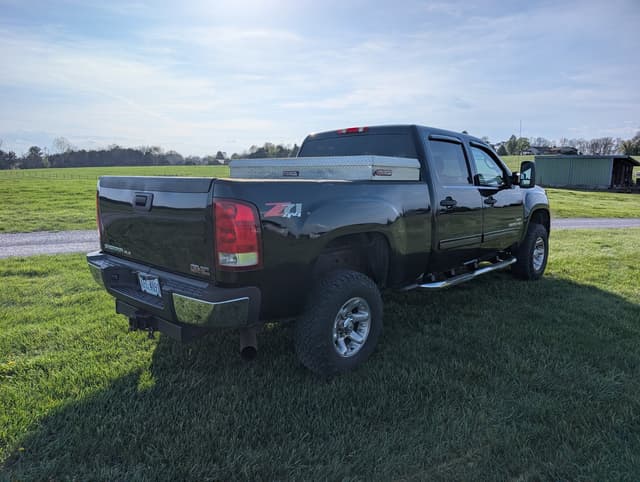 Image of GMC Sierra equipment image 4