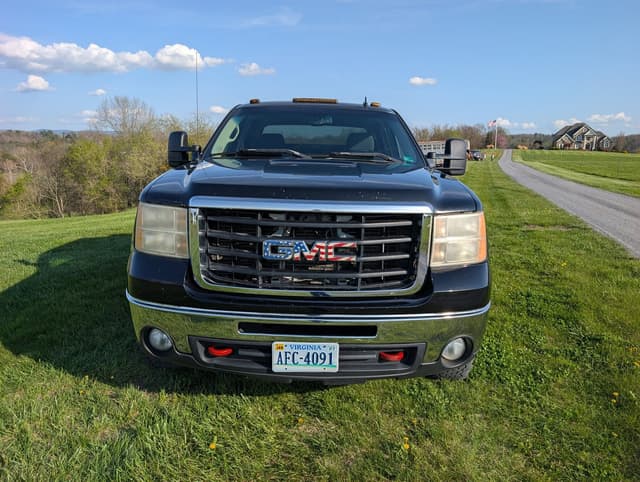 Image of GMC Sierra equipment image 1