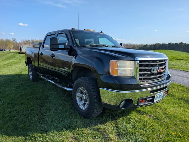 Image of GMC Sierra equipment image 2