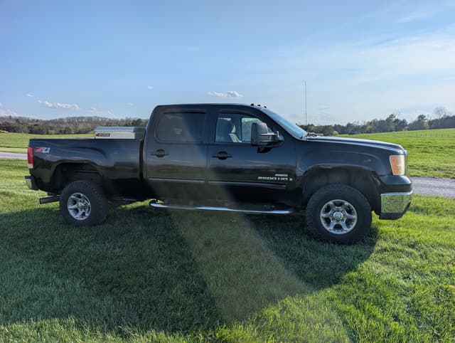 Image of GMC Sierra equipment image 3