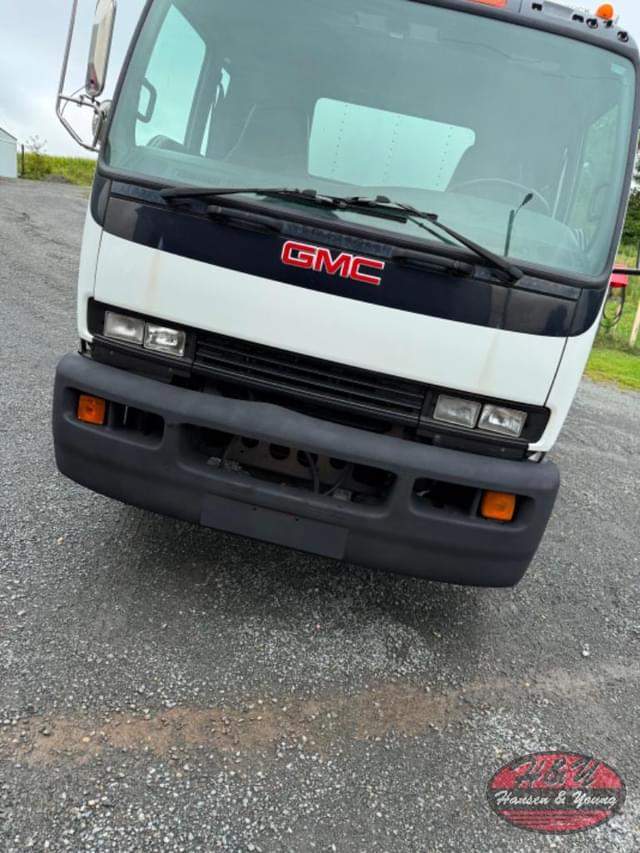 Image of GMC T7500 equipment image 4