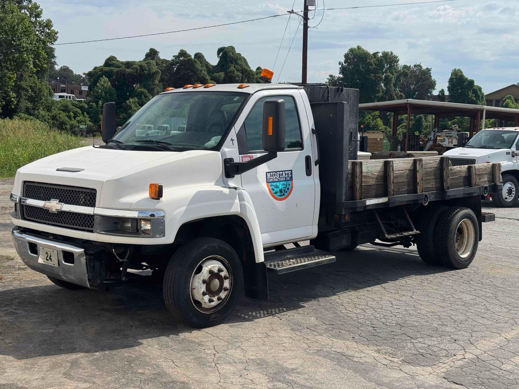 2007 GMC TC5C042 Equipment Image0