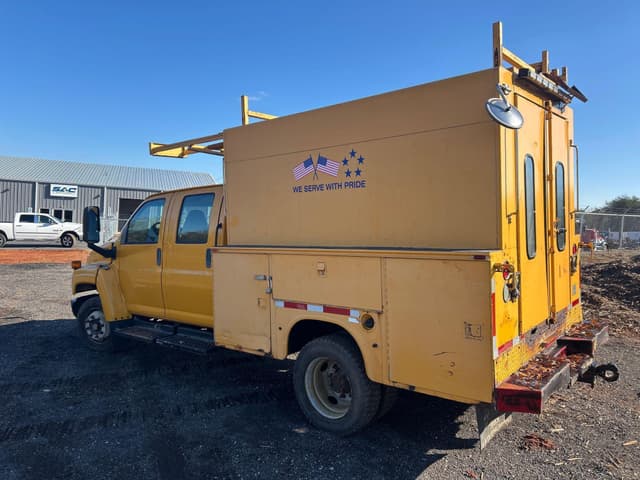 Image of GMC TopKick C4500 equipment image 2