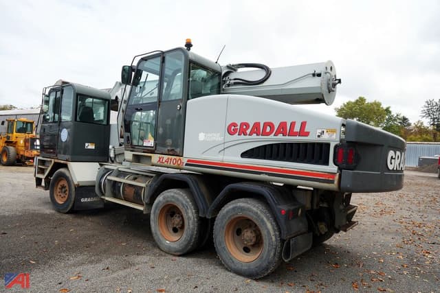 Image of Gradall XL4100 equipment image 2