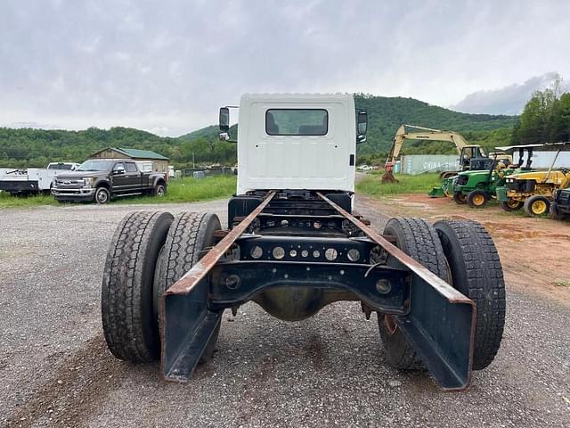 Image of Hino 268 equipment image 3