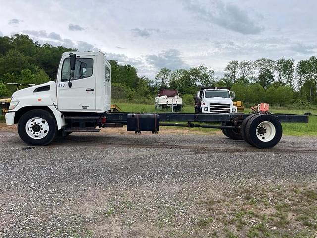 Image of Hino 268 equipment image 1