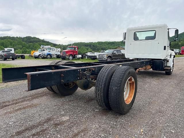 Image of Hino 268 equipment image 4