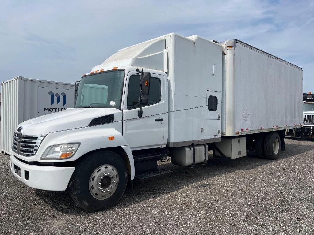 2007 Hino 338 Equipment Image0