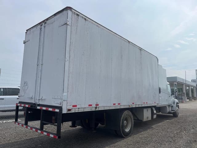 Image of Hino 338 equipment image 4