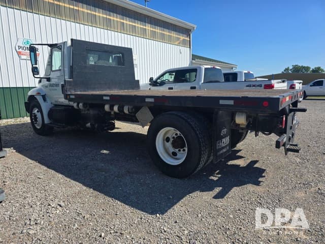 Image of International 4300 equipment image 3
