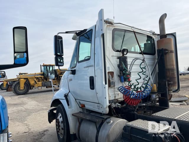 Image of International 8600 equipment image 3