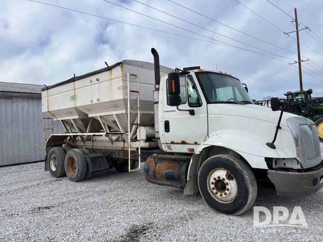 Image of International 8600 equipment image 4