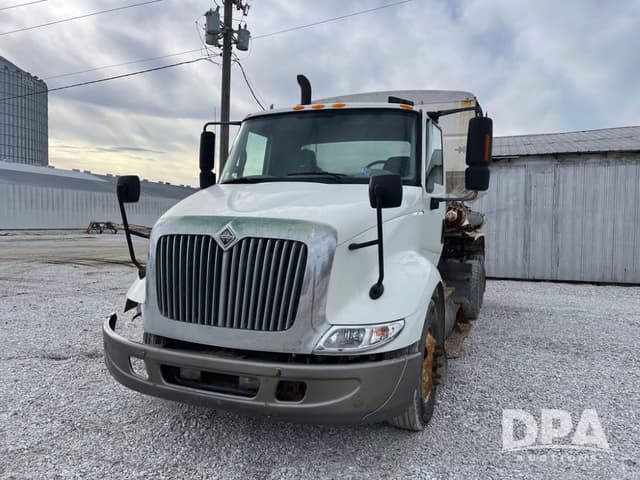 Image of International 8600 equipment image 1