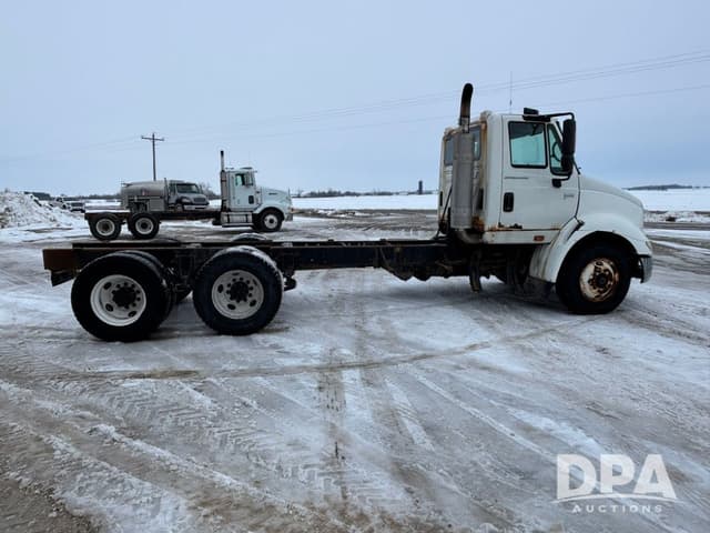 Image of International 8600 equipment image 3